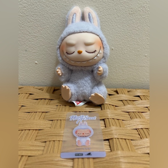 Labubu V2 Have a Seat - Zizi - Picture 2 of 3